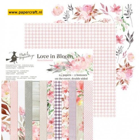Piatek13 Paper Pad Love In Bloom in het formaat 15,2 cm x 15,2 cm
